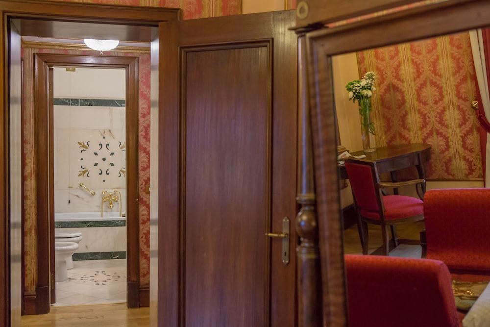 Due Torri Hotel Verona Bagian luar foto