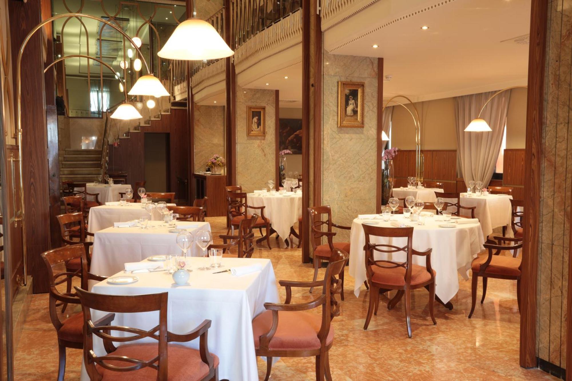 Due Torri Hotel Verona Bagian luar foto