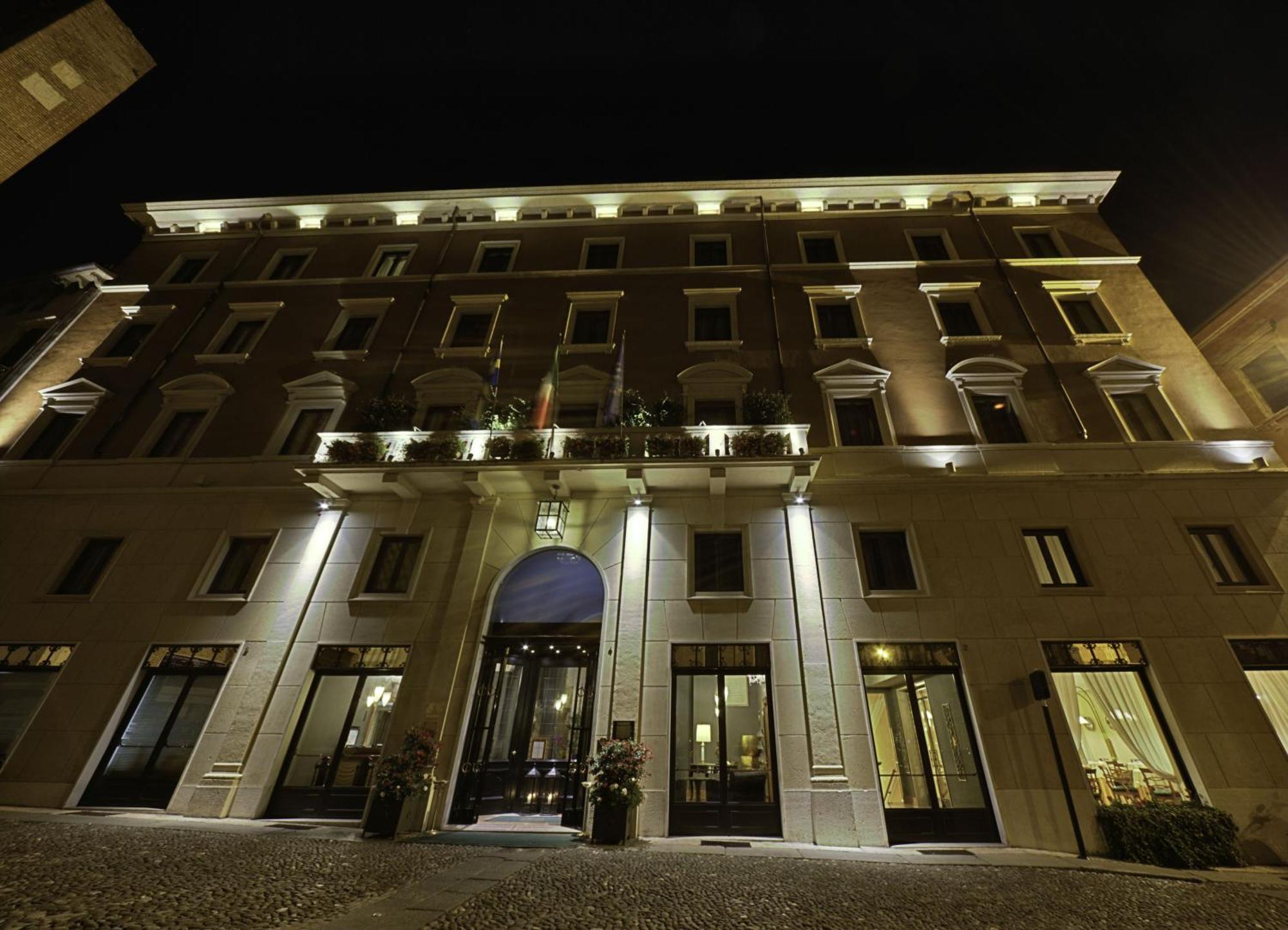 Due Torri Hotel Verona Bagian luar foto